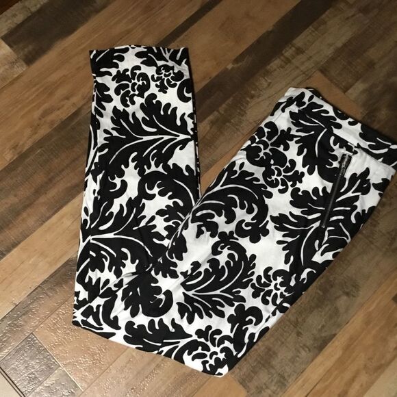 NWOT Black & White Print Slacks Women’s Sz. 8 - Picture 1 of 9